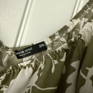 SHEIN Curve Green and White Floral Top